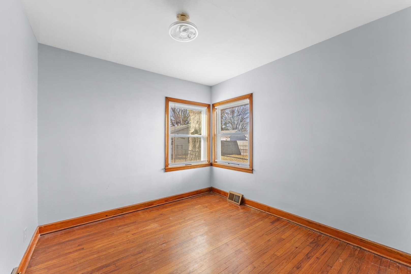 2341 33rd Street Moline, IL 61265 - Photo 8 of 12 an empty room with a window