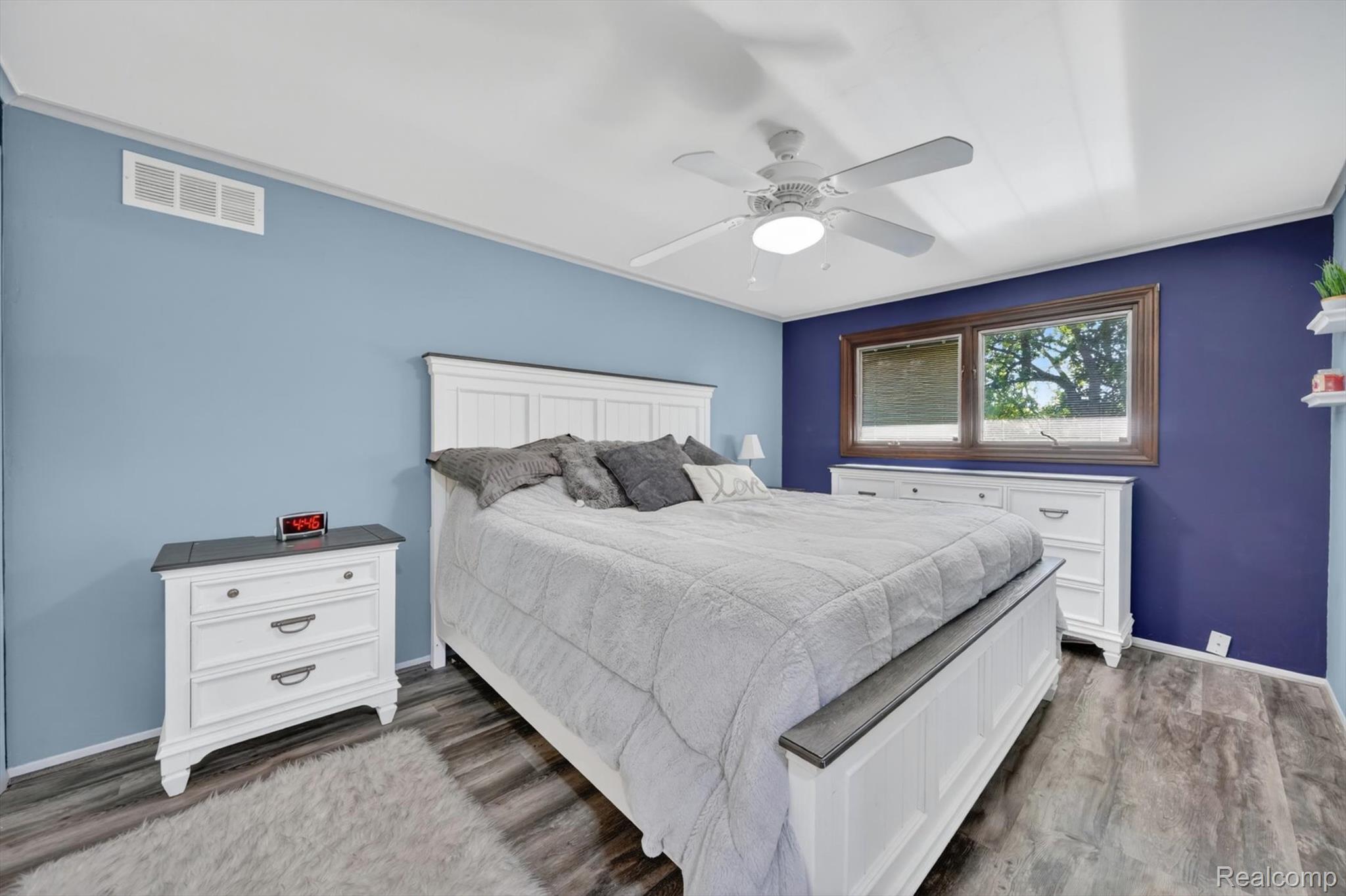 5469 Pheasant Run Road Clarkston, MI 48346 - Photo 22 of 36 Spacious room featuring wood-finish flooring, a ceiling fan with integrated lighting, and a large window with wood trim