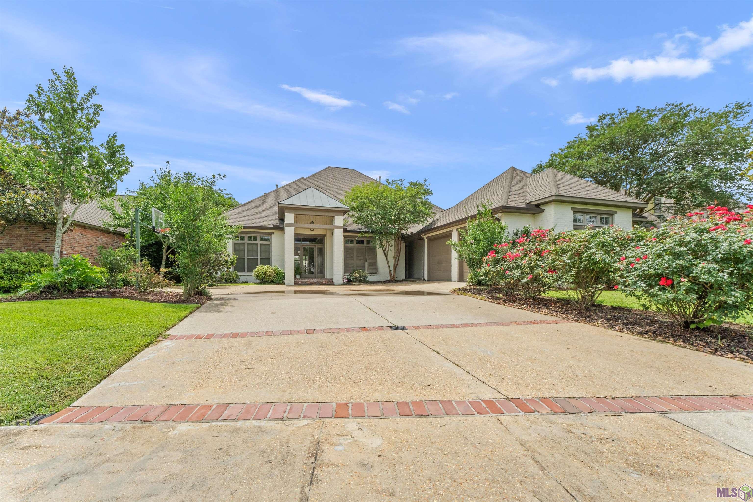 231 Grand Lakes Drive Baton Rouge, LA 70810 - Photo 1 of 60