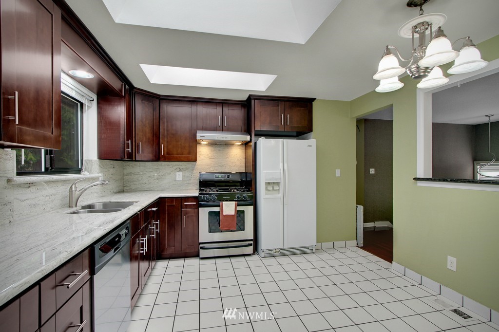 2603 Meadow Avenue North Renton, WA 98056 - Photo 5 of 11 Gallery Image 5