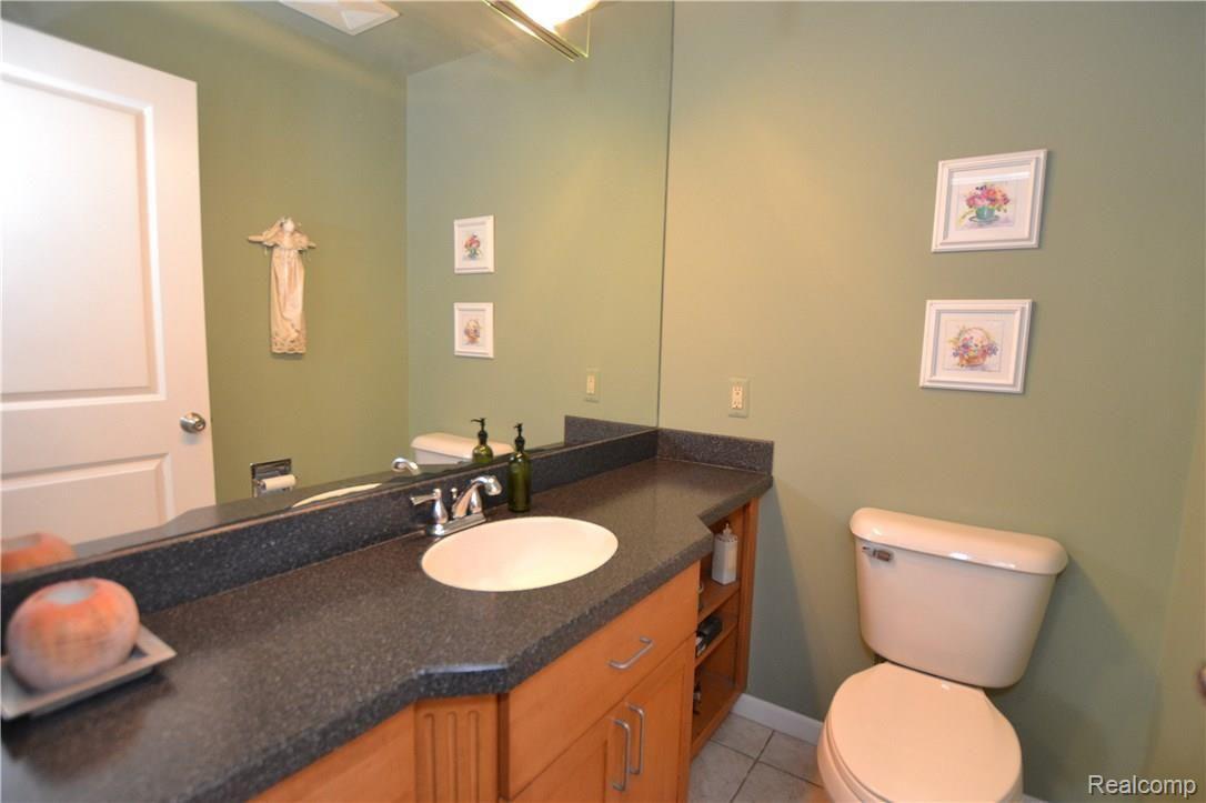 685 Charlesina Drive Rochester, MI 48306 - Photo 17 of 34 Powder Room