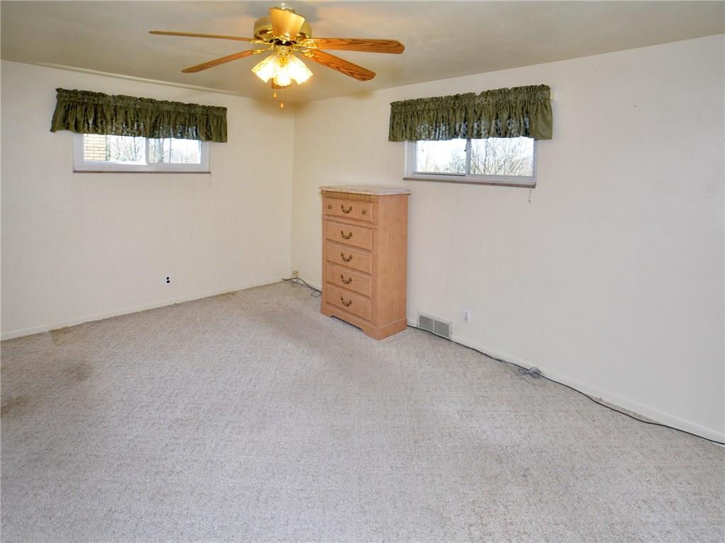 304 Lougeay Road Pittsburgh, PA 15235 - Photo 12 of 24 Gallery Image 12