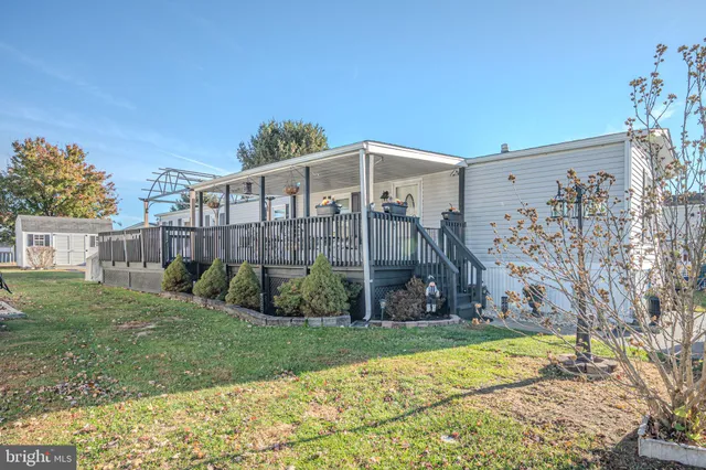a view of a back yard of the house