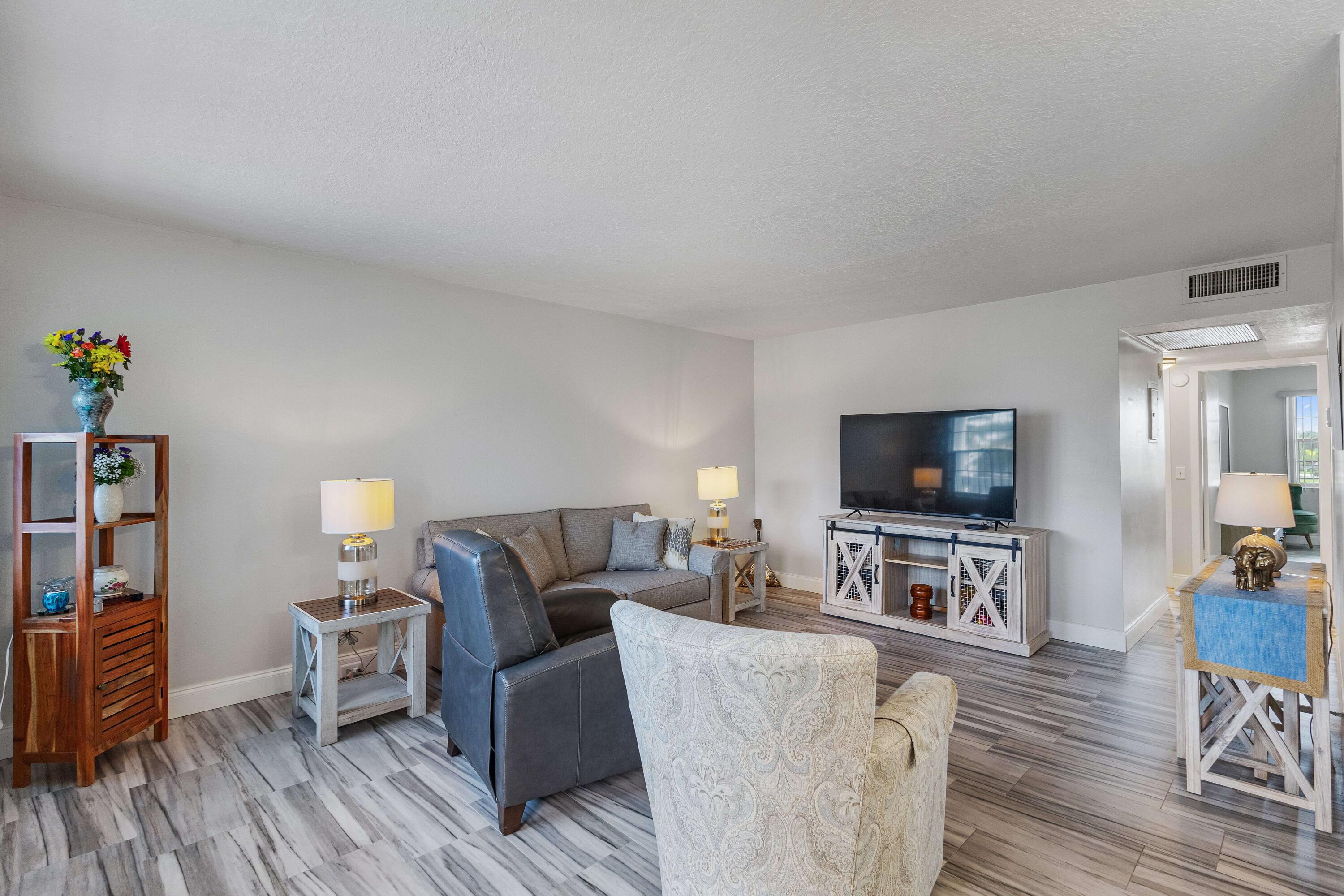 3013 Exeter Boca Raton, FL 33434 - Photo 4 of 18 img_2361-min