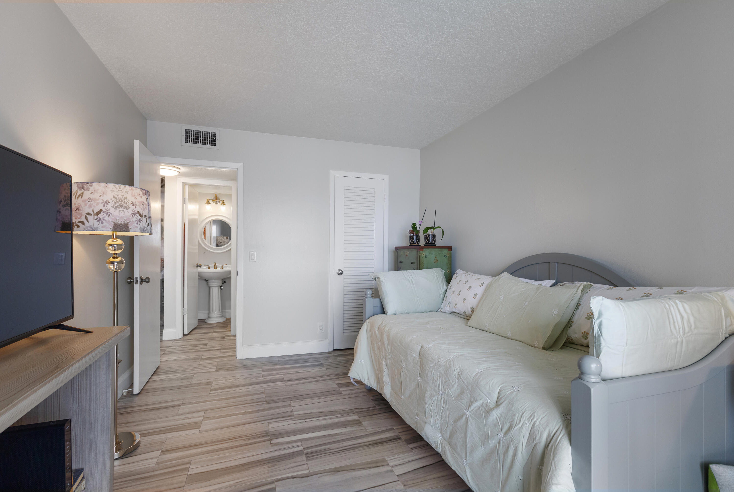 3013 Exeter Boca Raton, FL 33434 - Photo 10 of 18 IMG_2404