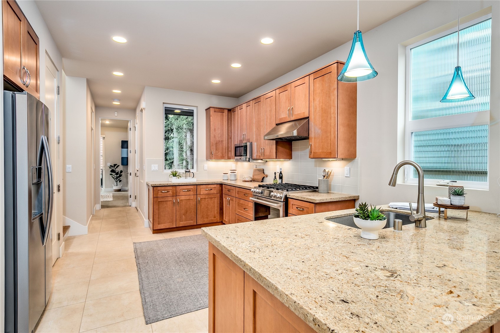 655 Wintersweet Road Northeast Bainbridge Island, WA 98110 - Photo 9 of 36 Gallery Image 9