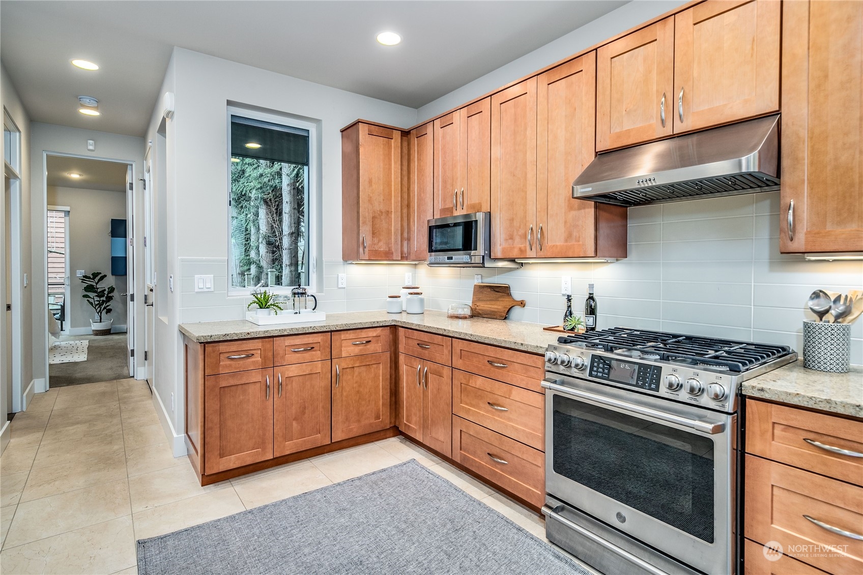 655 Wintersweet Road Northeast Bainbridge Island, WA 98110 - Photo 10 of 36 Gallery Image 10