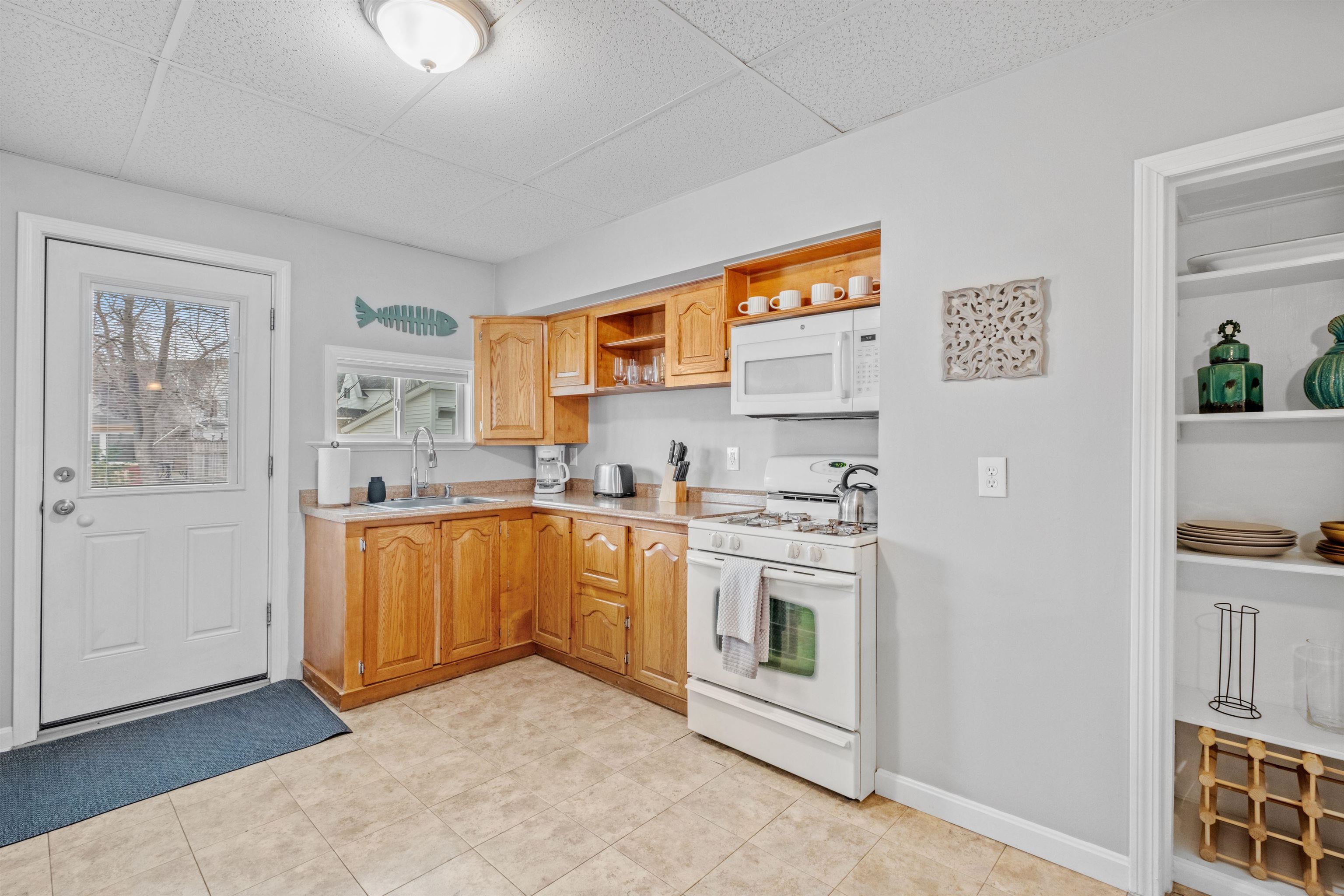 792 Grove Street, Unit 2 Manchester, NH 03103 - Photo 5 of 25