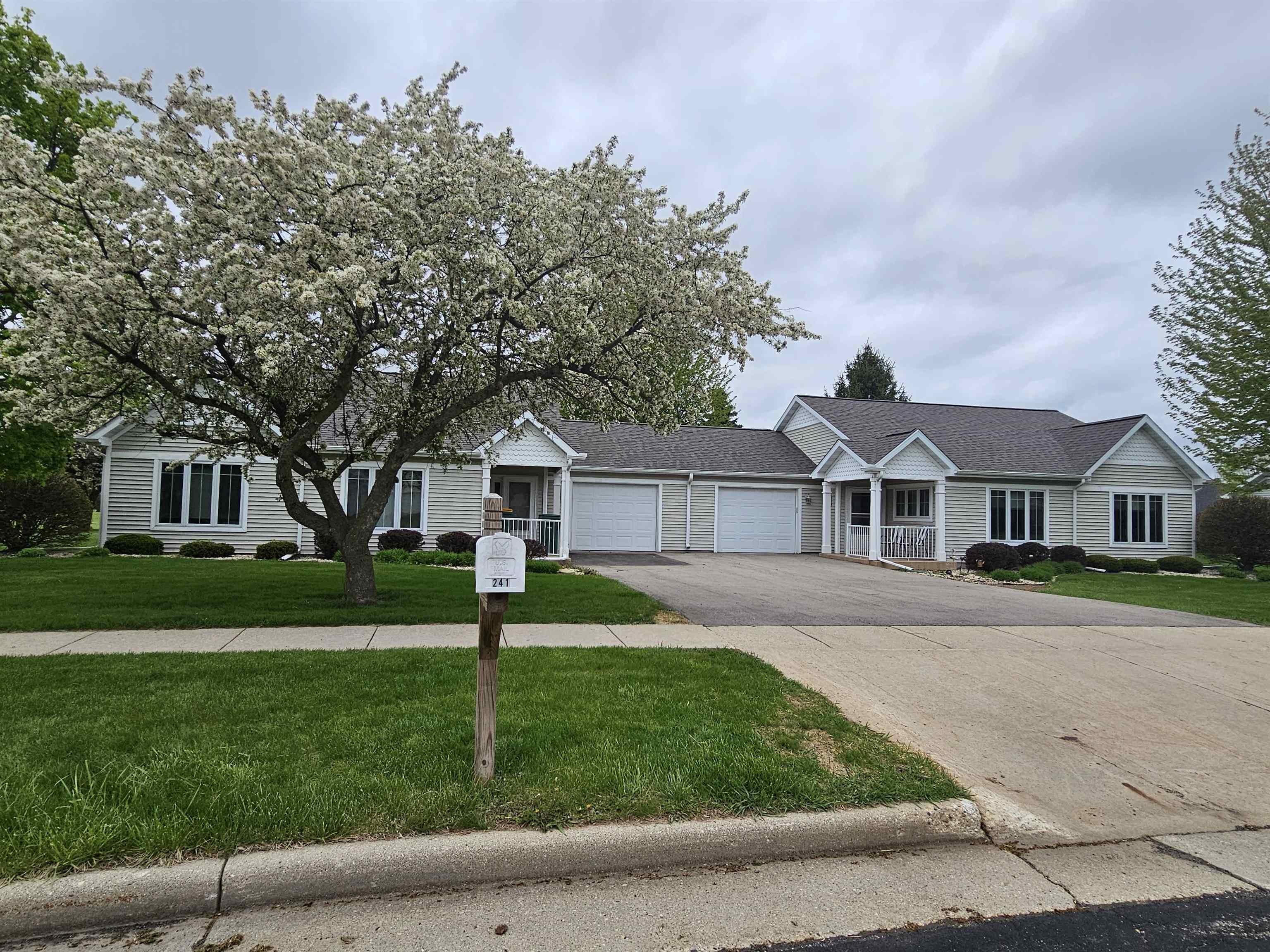 251-255 Goehl Road Waterloo, WI 53594 - Photo 3 of 10