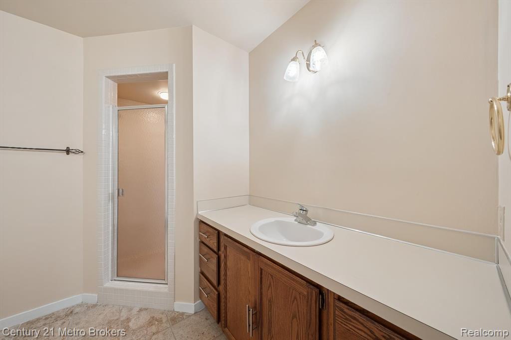 9095 South Saginaw Road, Unit 23 Grand Blanc, MI 48439 - Photo 36 of 54