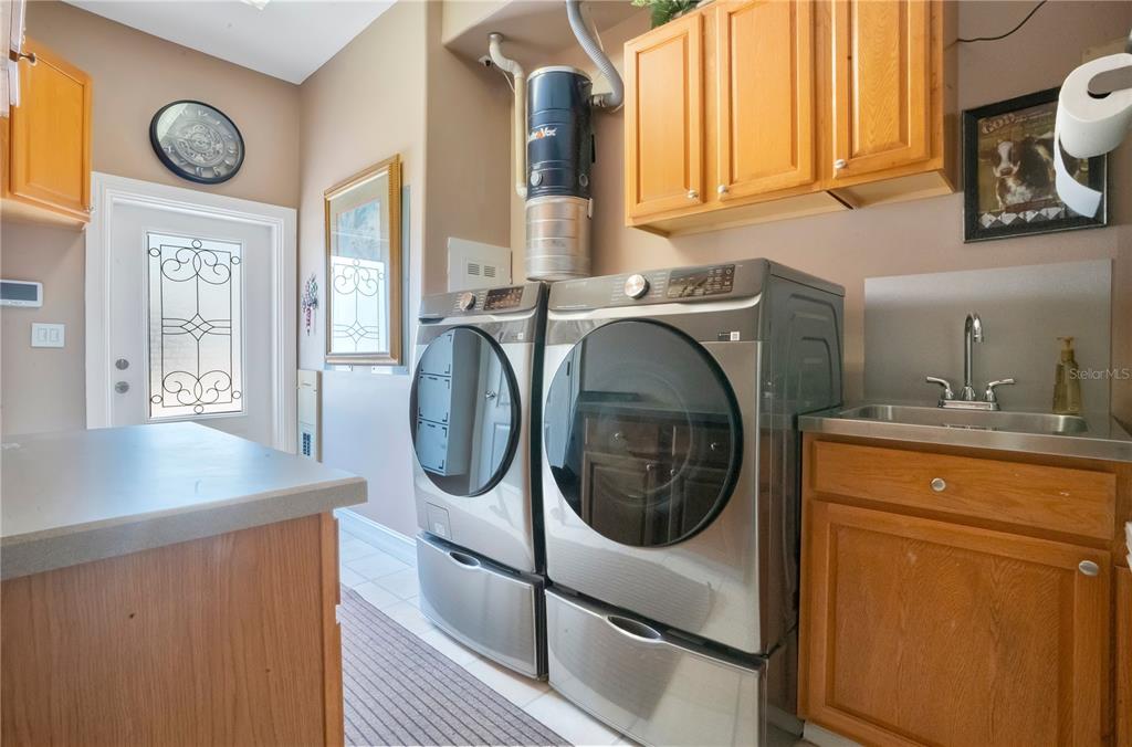 5785 Gilliam Road Orlando, FL 32818 - Photo 58 of 100 a utility room with dryer and washer