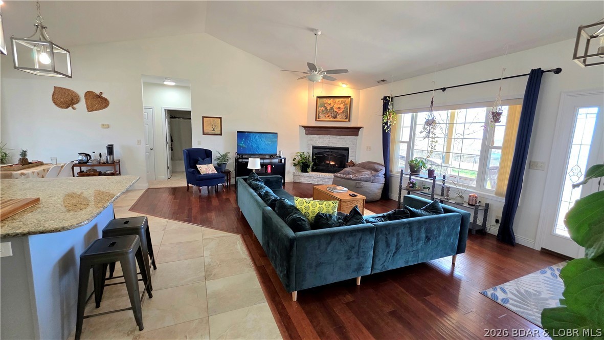 30643 Magnolia Road Gravois Mills, MO 65037 - Photo 11 of 58 Living room