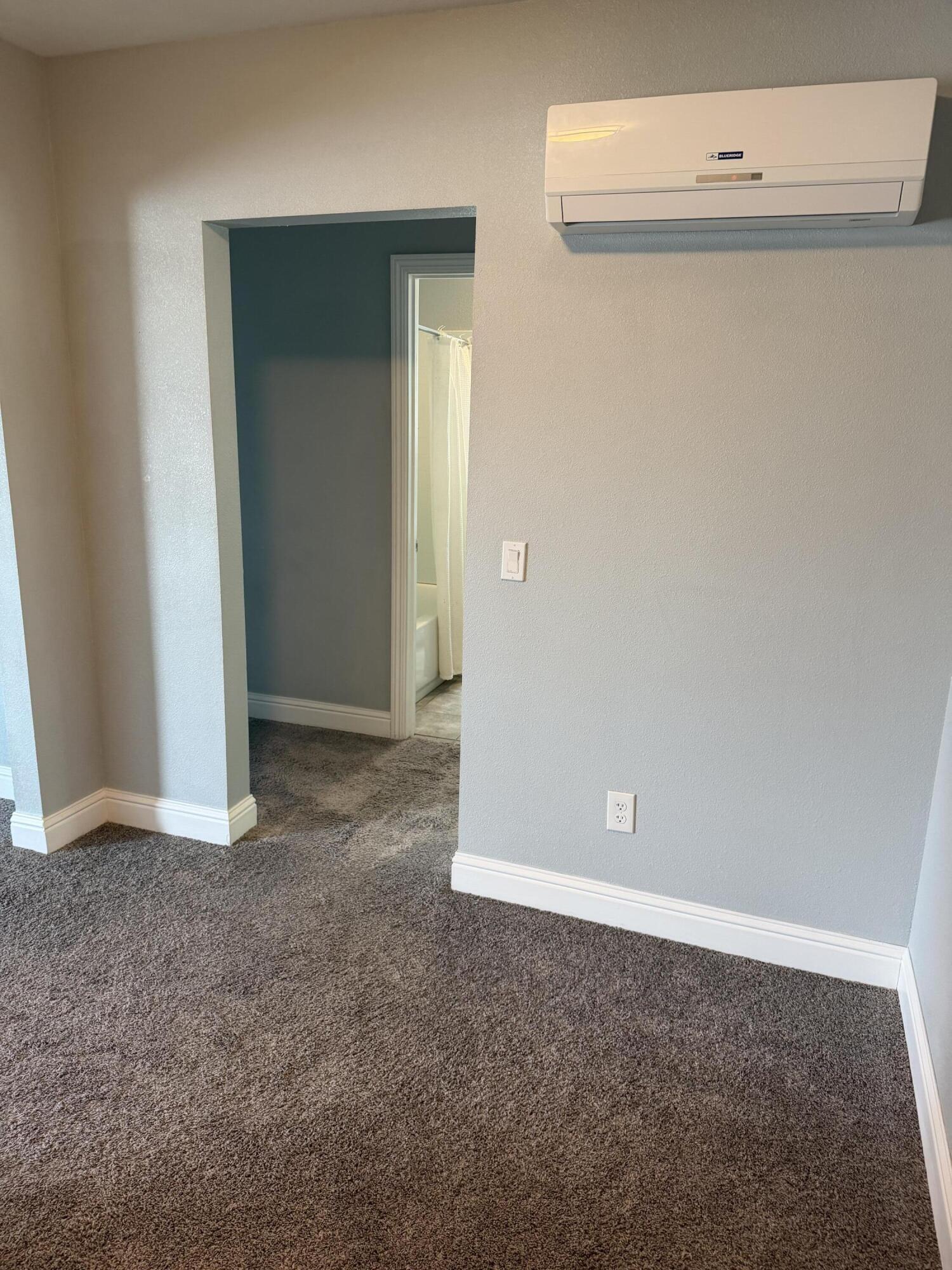 6200 Westside Road Redding, CA 96001 - Photo 20 of 50 an empty room with closet
