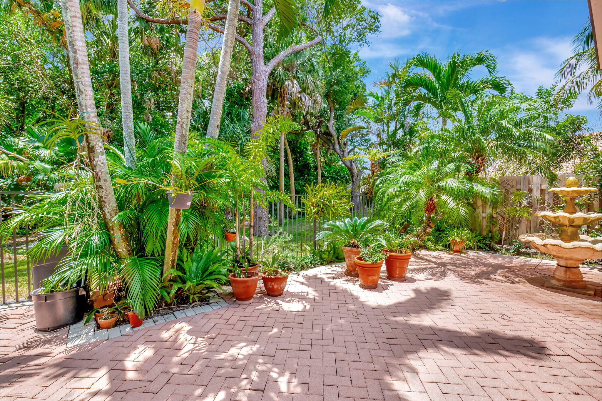 21700 Cromwell Circle Boca Raton, FL 33486 - Photo 4 of 72 LOTS OF SPACE FOR GARDENING ENTHUSIASTS