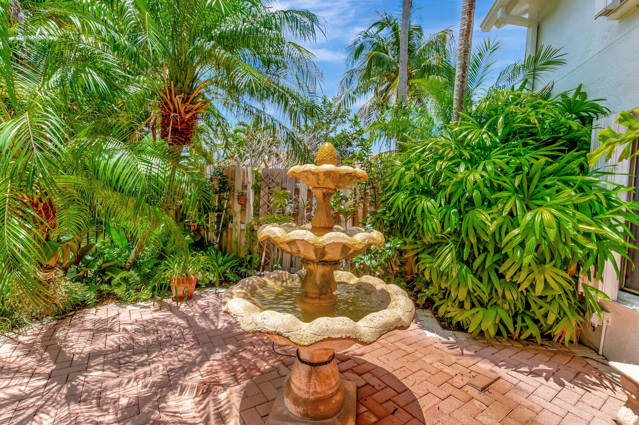 21700 Cromwell Circle Boca Raton, FL 33486 - Photo 6 of 72 ENJOY THE TRICKLING FOUNTAIN