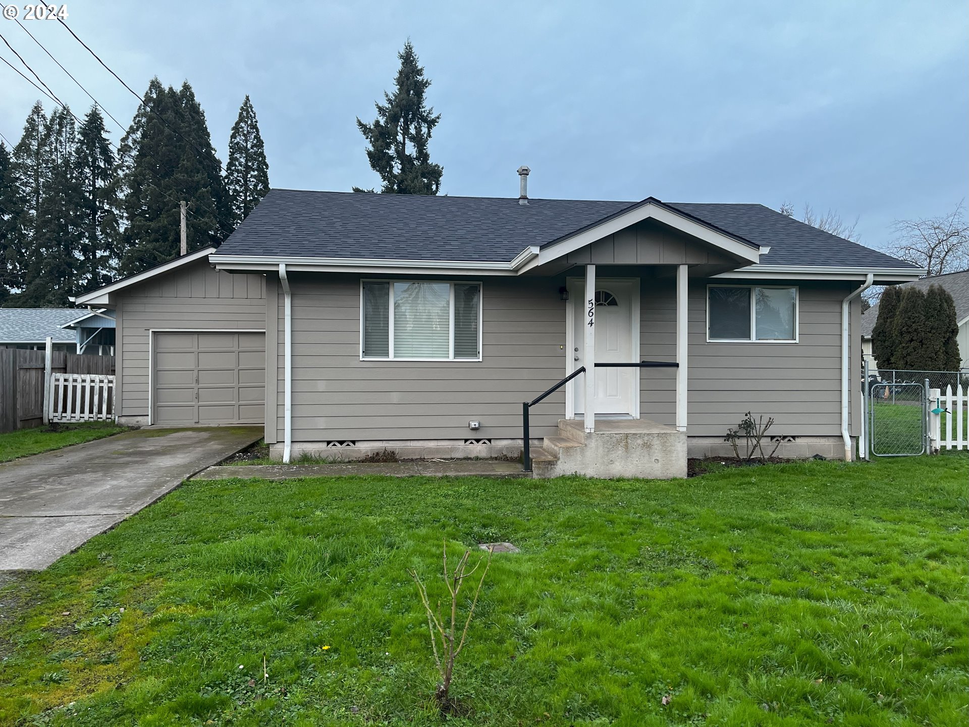 564 Nighthawk Lane Springfield, OR 97477 - Photo 1 of 13 a front view of a house with a yard
