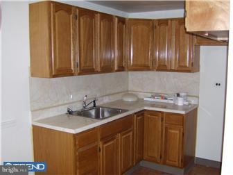 1824 Farrington Road Philadelphia, PA 19151 - Photo 4 of 12 Kitchen