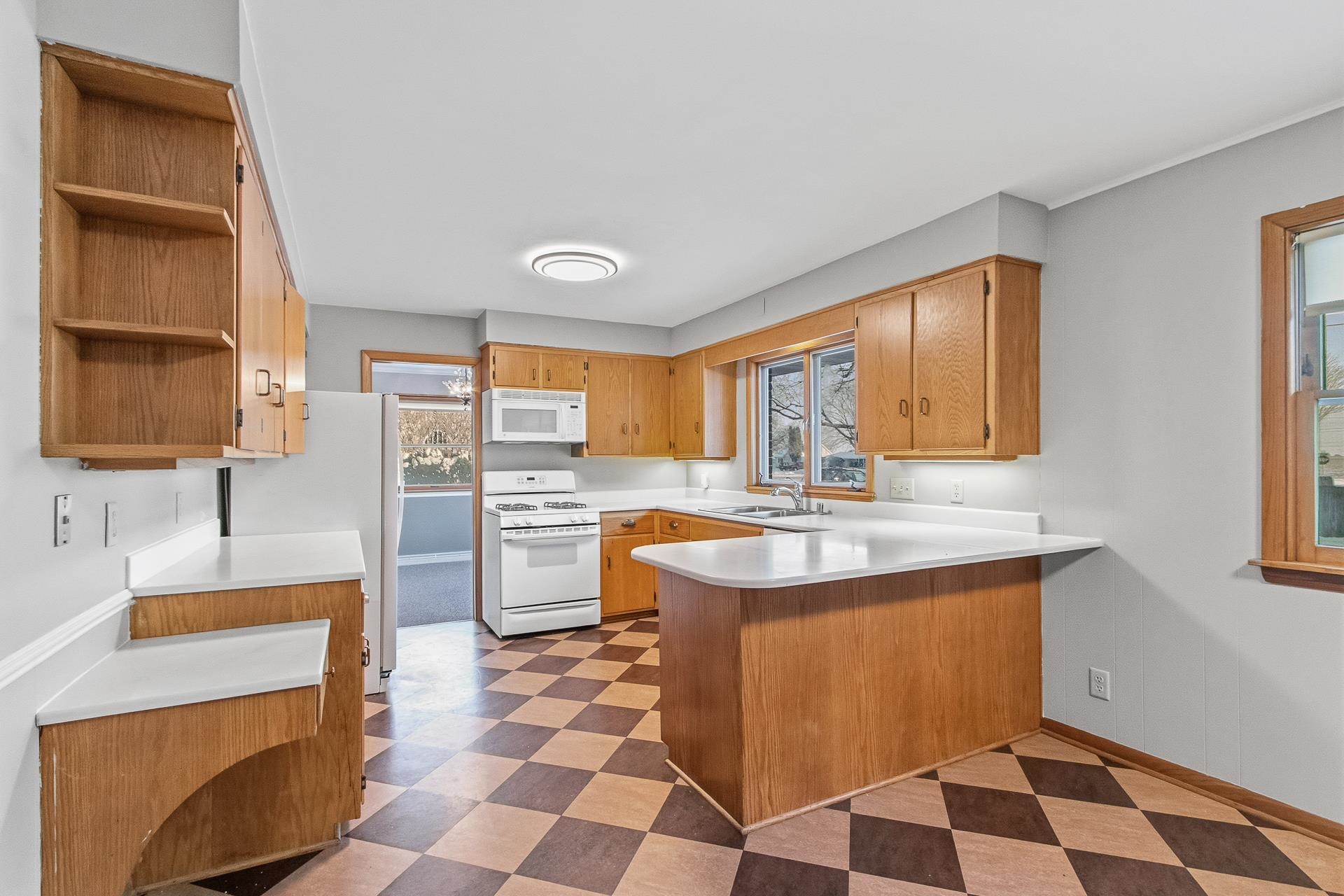 126 Ellickson Street Arlington, WI 53911 - Photo 4 of 61