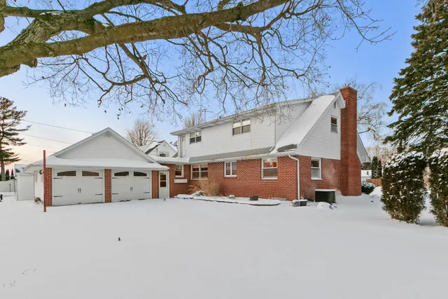 $429,000 | 126 Ellickson Street, Arlington, WI 53911