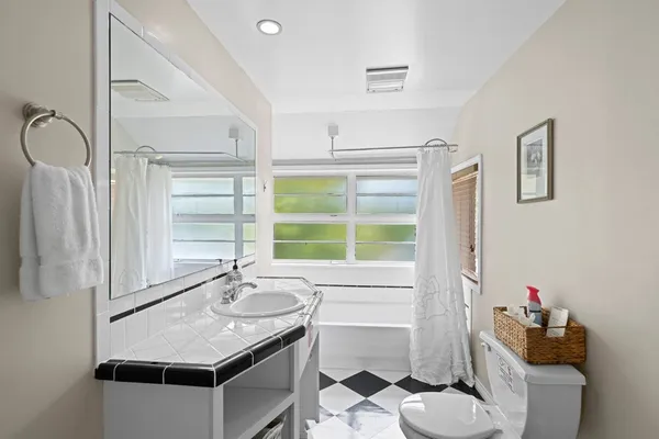 $1,190,000 | 1120 Highway 39, Ingram, TX 78025