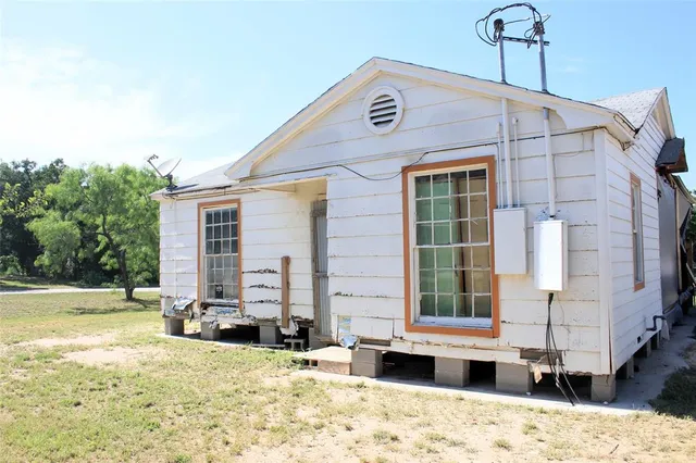 $70,000 | 501 East Church Street, San Saba, TX 76877