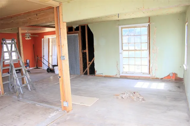 a view of back yard of the house