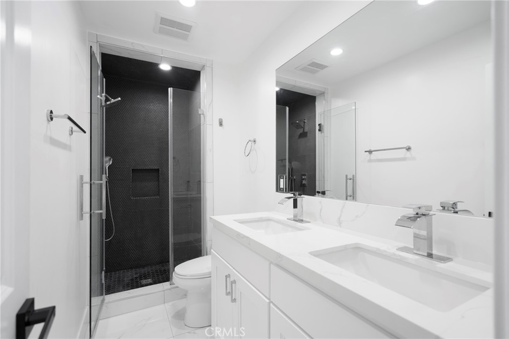 7777 West 91st Street Playa del Rey, CA 90293 - Photo 13 of 26 primary bathroom