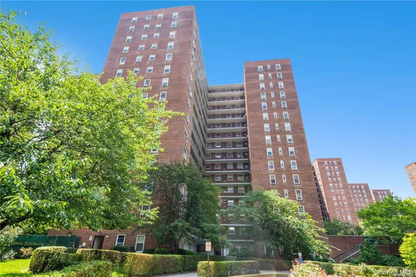 $1,900 | 98-20 62nd Drive, Unit 9N | Rego Park