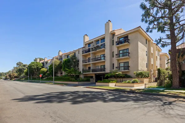 $820,000 | 8180 Manitoba Street, Unit 255, Playa del Rey, CA 90293