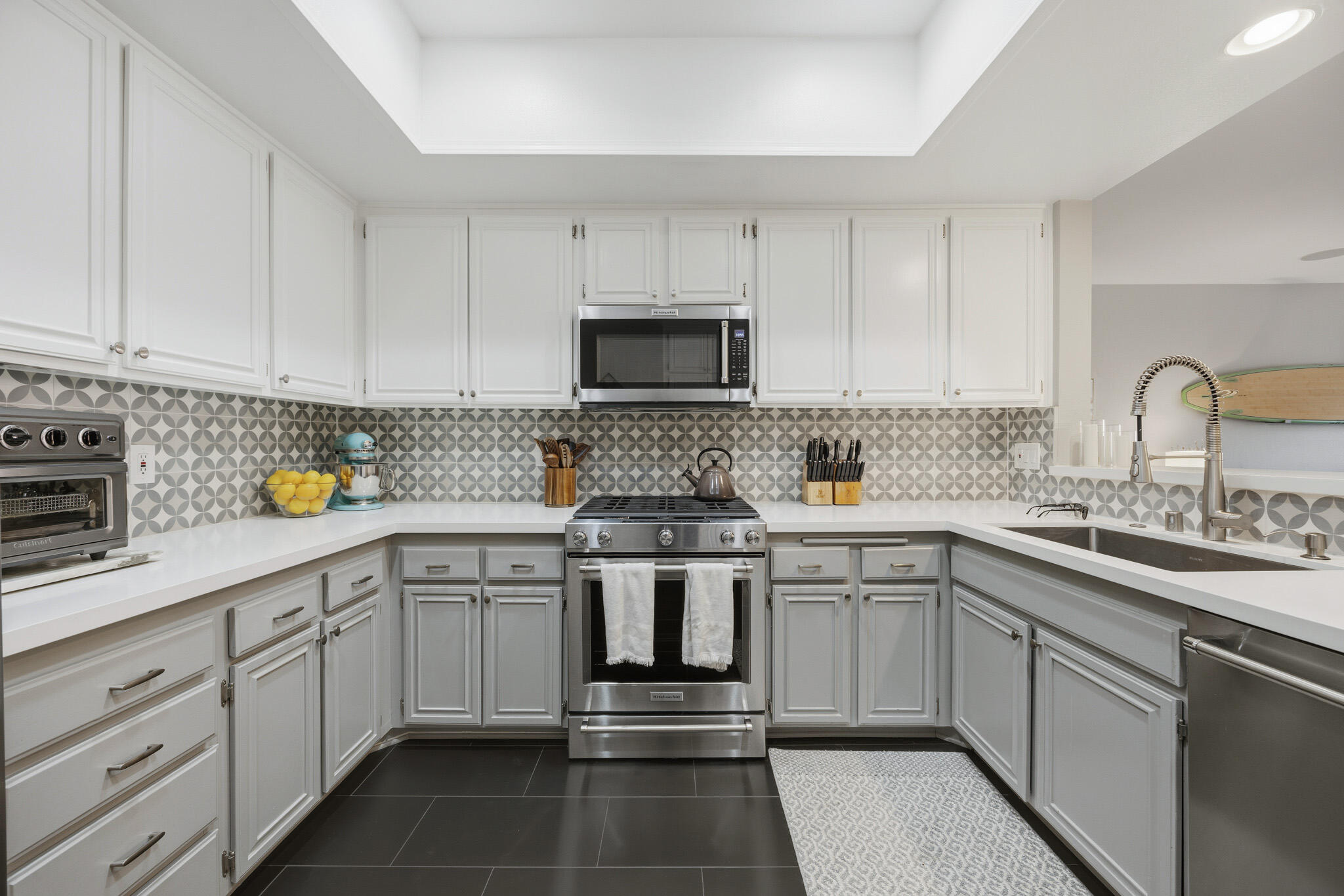 8180 Manitoba Street, Unit 255 Playa del Rey, CA 90293 - Photo 19 of 41 8180_Manitoba_Street,_Playa_Del_Rey,_CA-