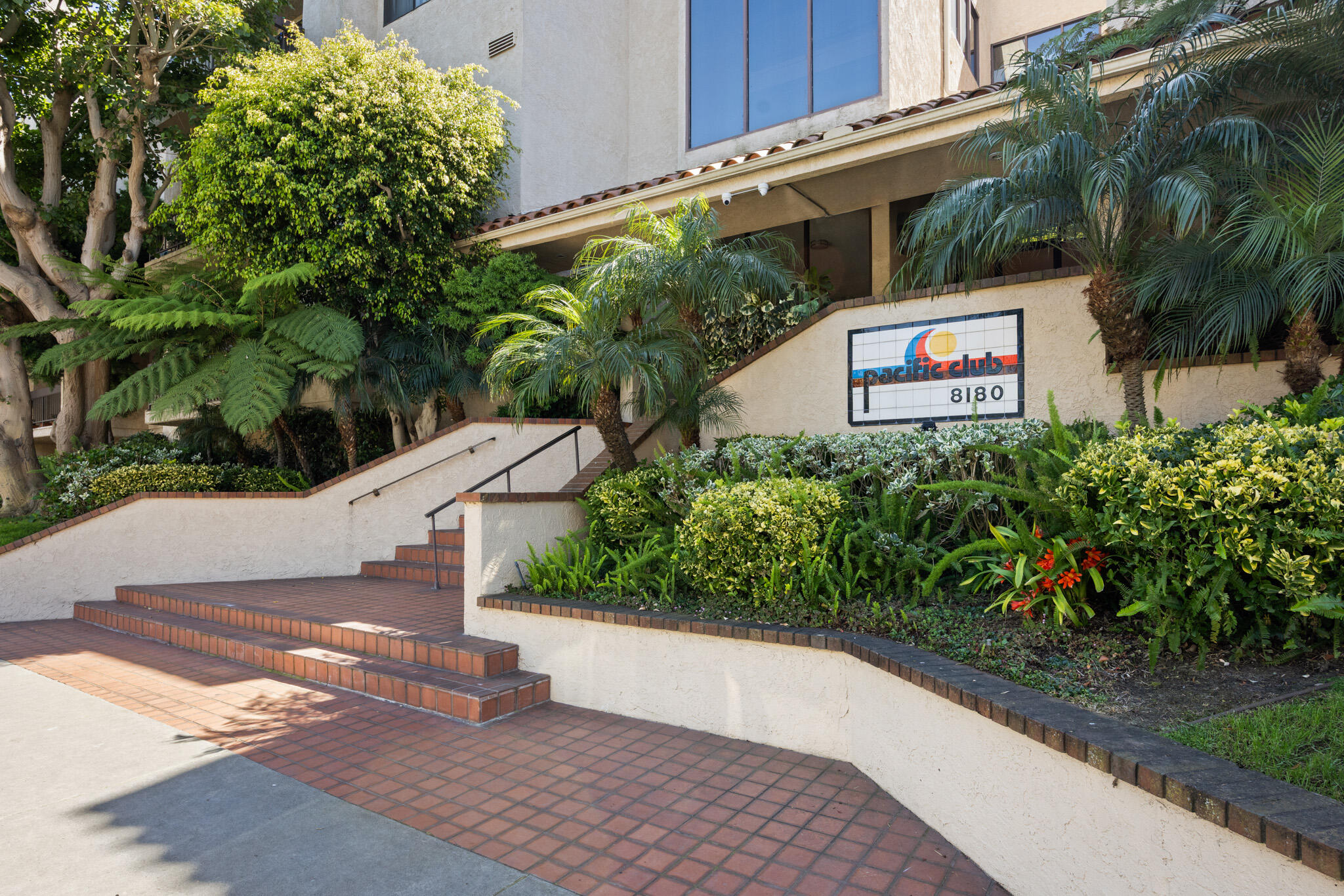 8180 Manitoba Street, Unit 255 Playa del Rey, CA 90293 - Photo 2 of 41 8180_Manitoba_Street,_Playa_Del_Rey,_CA-