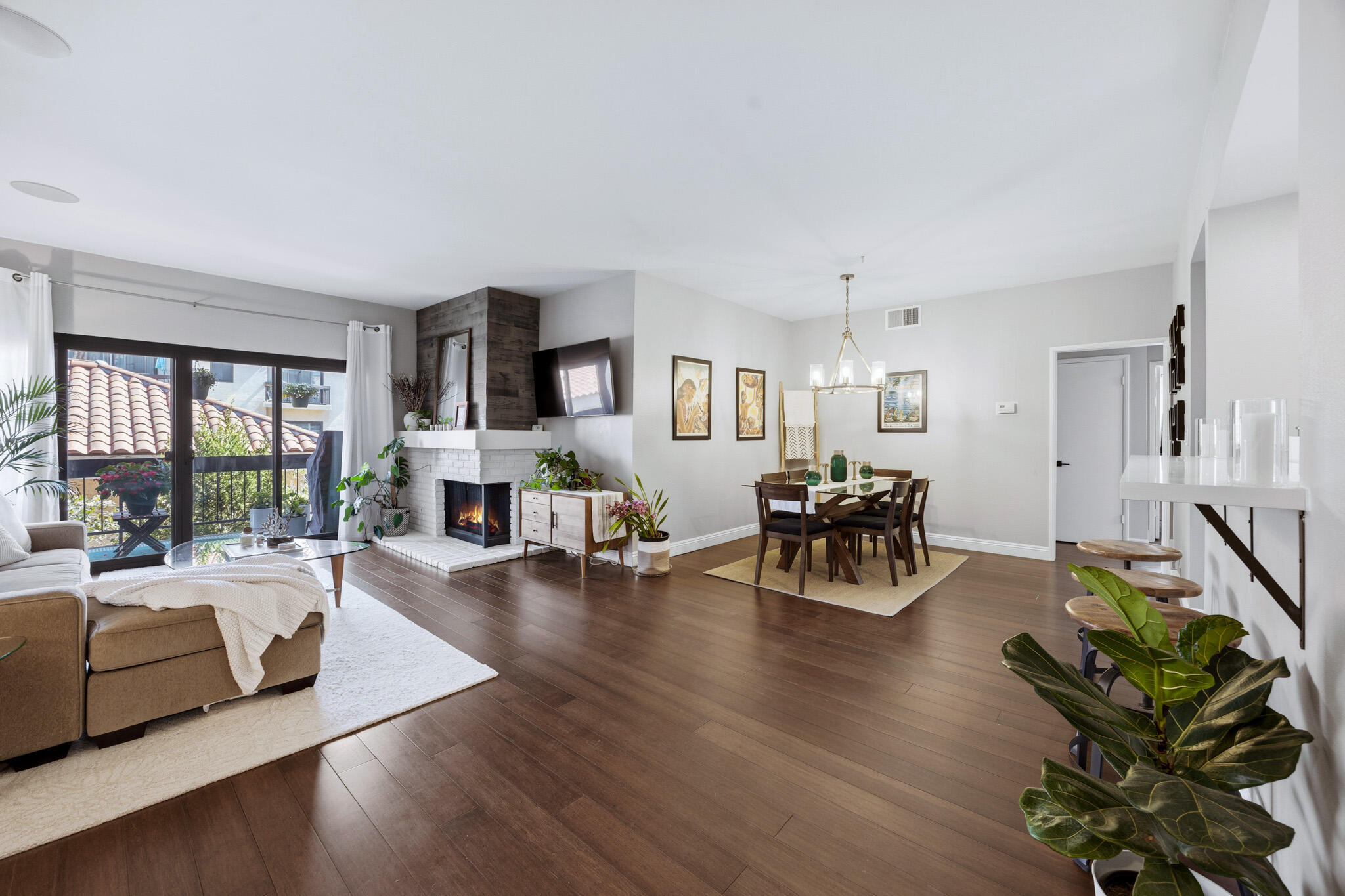 8180 Manitoba Street, Unit 255 Playa del Rey, CA 90293 - Photo 3 of 41 8180_Manitoba_Street,_Playa_Del_Rey,_CA-