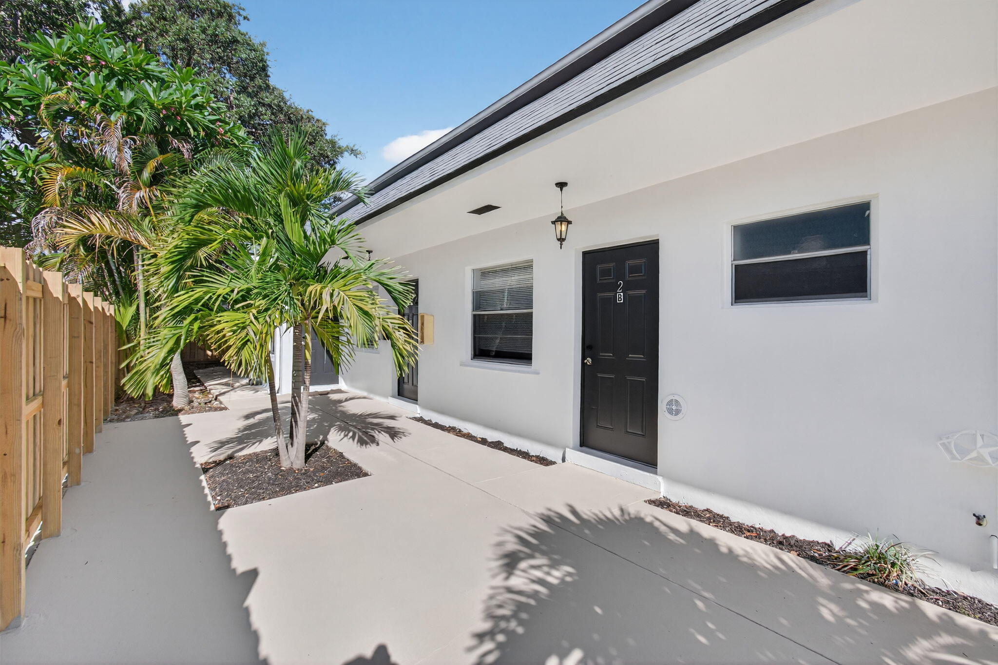 109 Southeast 11th Avenue, Unit 13 Pompano Beach, FL 33060 - Photo 2 of 37 a view of a backyard of a house