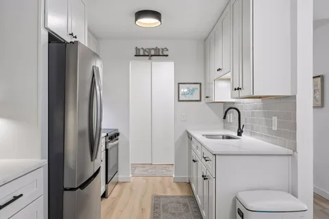 $335,000 | 215 Barry Avenue South, Unit 218, Wayzata, MN 55391