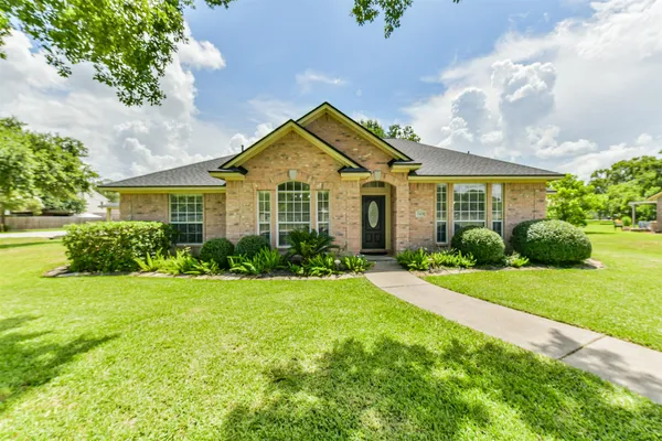 $2,500 | 2401 Woody Road, Pearland, TX 77581