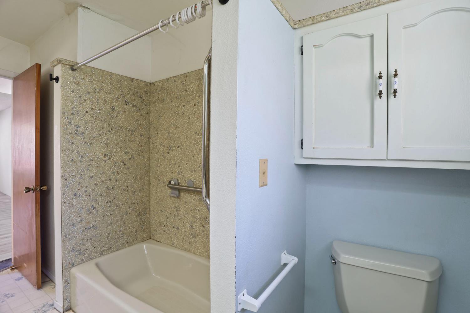 20200 Tuolumne Road North Tuolumne, CA 95379 - Photo 22 of 43 a bath room with a toilet and a bath tub