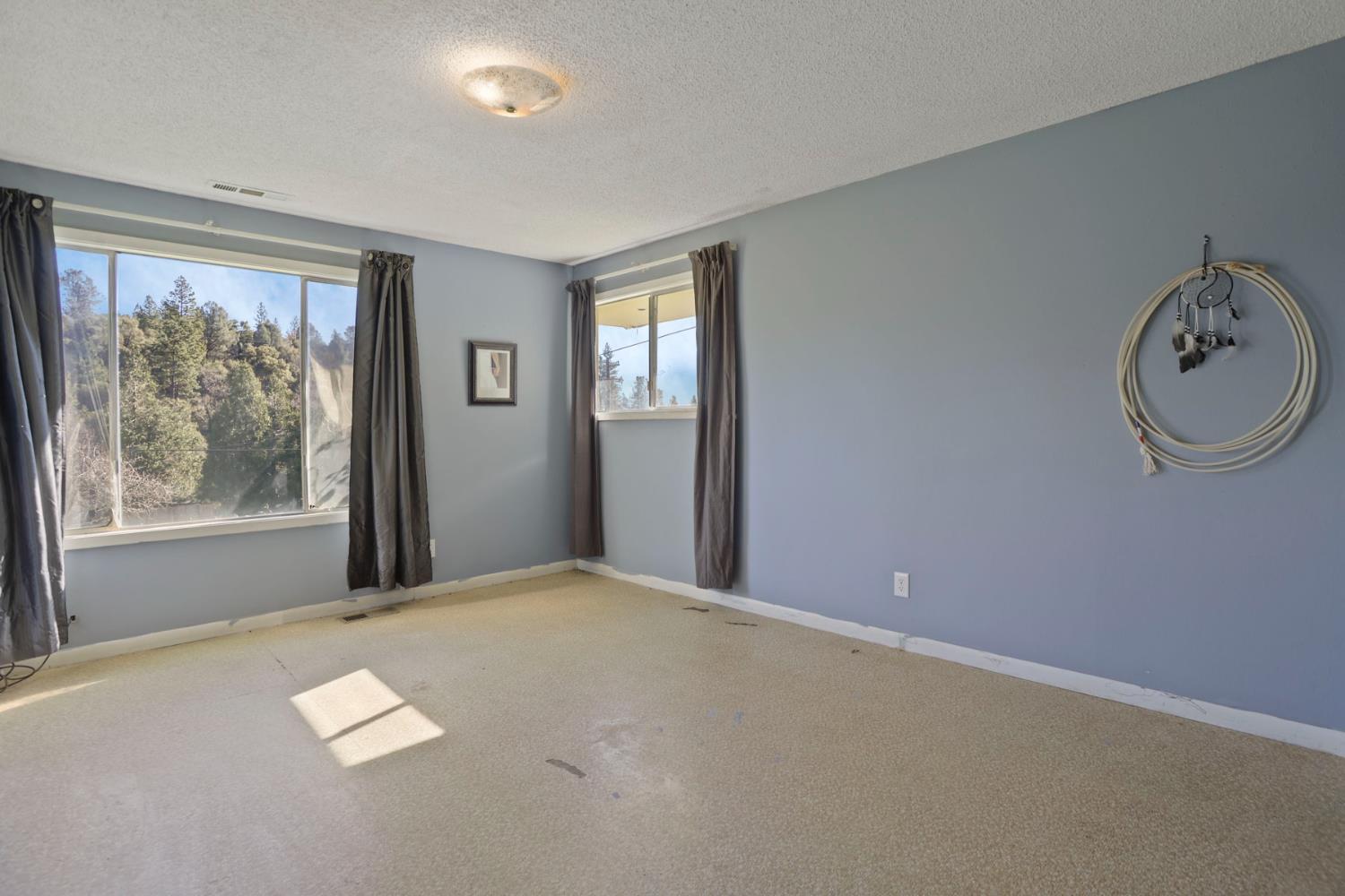 20200 Tuolumne Road North Tuolumne, CA 95379 - Photo 24 of 43 a view of empty room with window