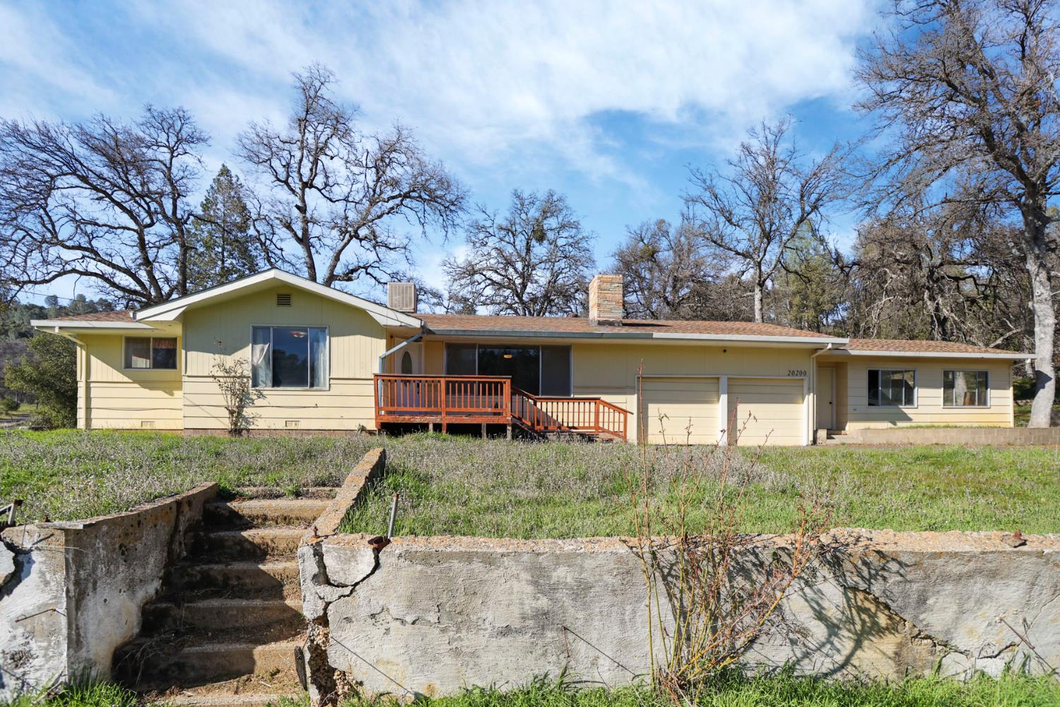 20200 Tuolumne Road North Tuolumne, CA 95379 - Photo 4 of 43 front view of house with a yard