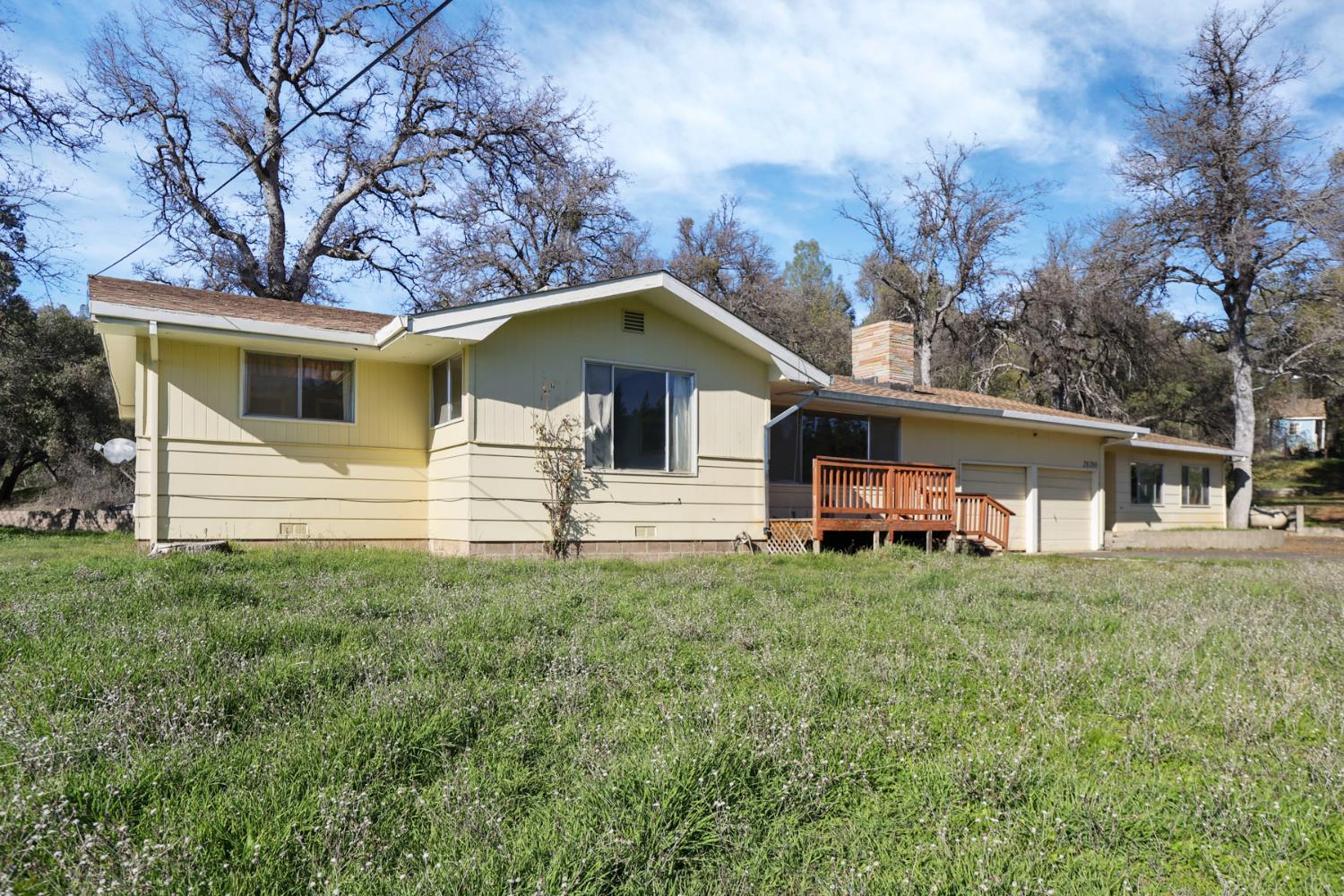 20200 Tuolumne Road North Tuolumne, CA 95379 - Photo 5 of 43 a front view of a house with a yard