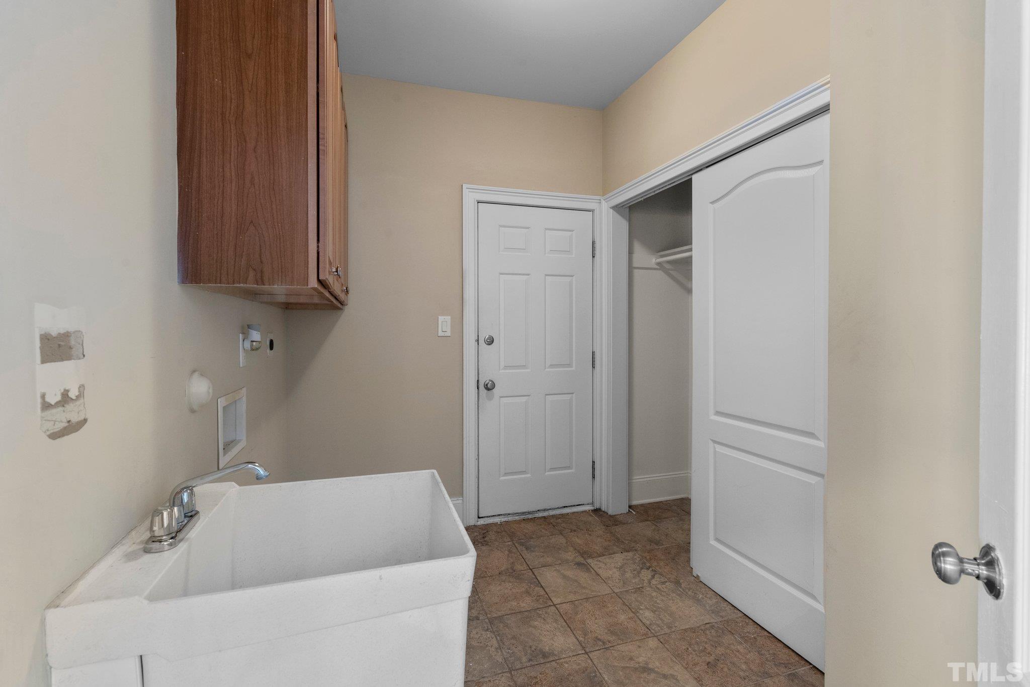 9501 Bluemont Court Raleigh, NC 27617 - Photo 54 of 85 a bathroom with a bathtub and a shower