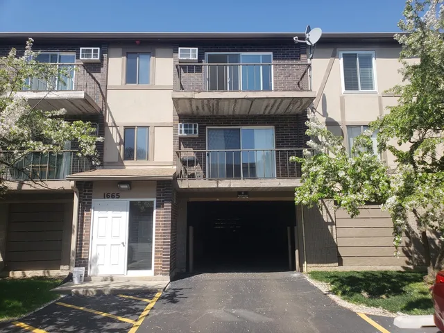 $1,750 | 1665 Coach Drive, Unit 204, Naperville, IL 60565