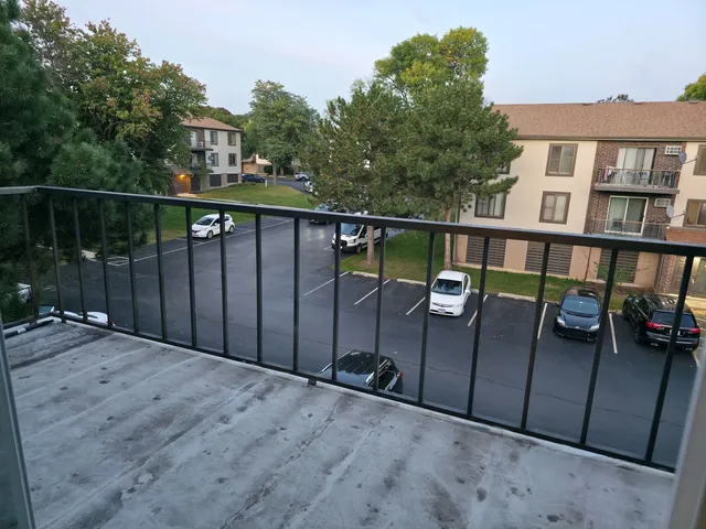 $1,750 | 1665 Coach Drive, Unit 204, Naperville, IL 60565