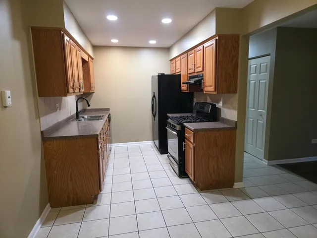 $1,750 | 1665 Coach Drive, Unit 204, Naperville, IL 60565