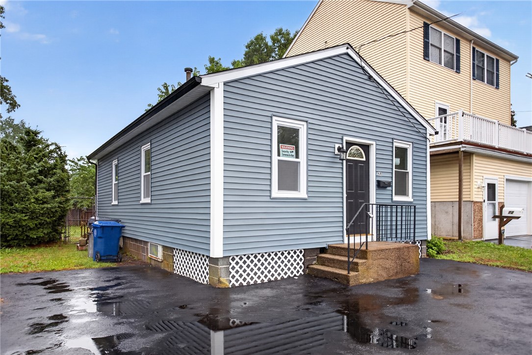 68 Uncas Street Warwick, RI 02889 - Photo 3 of 43