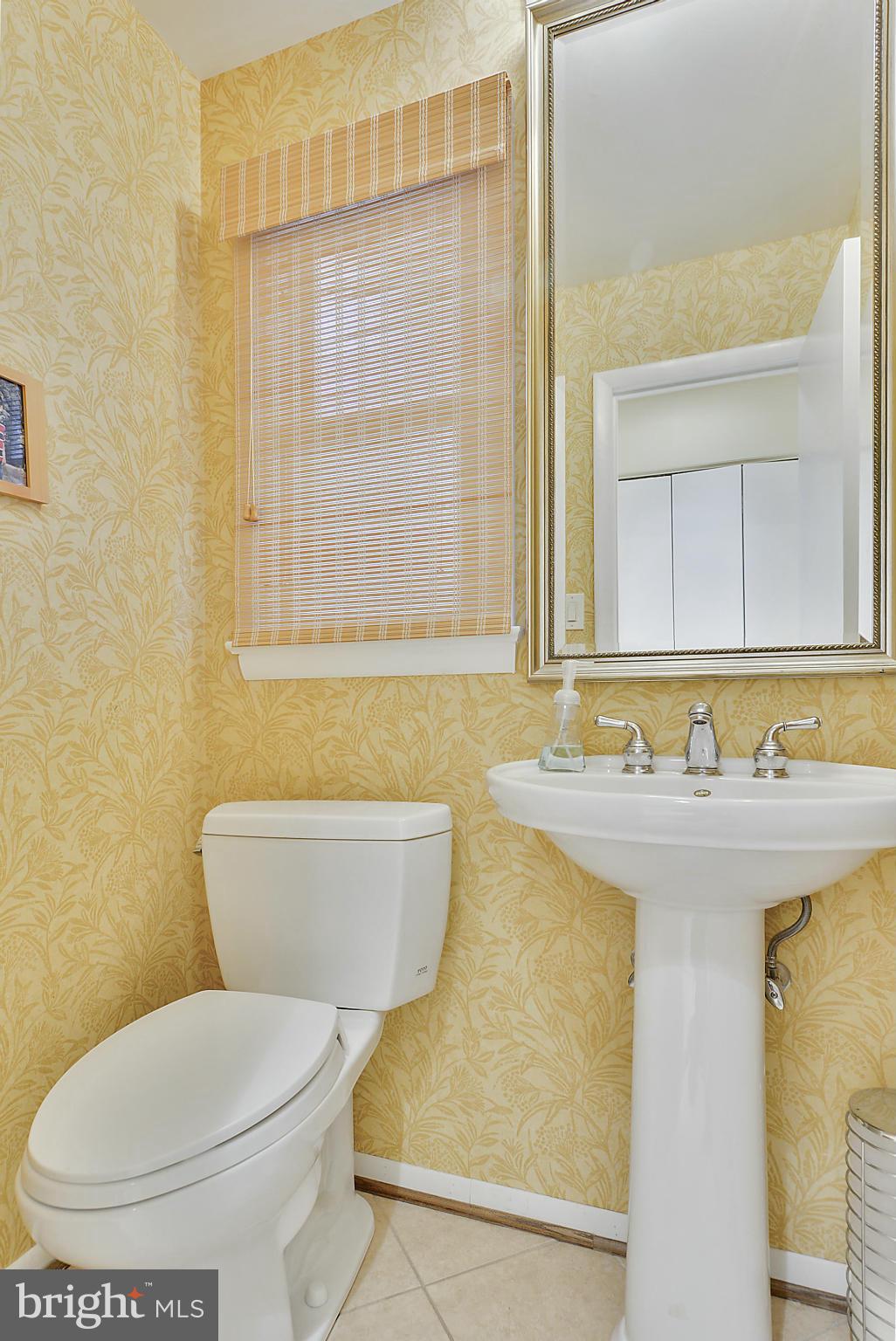 905 Holborn Street Silver Spring, MD 20902 - Photo 11 of 30 Powder Room