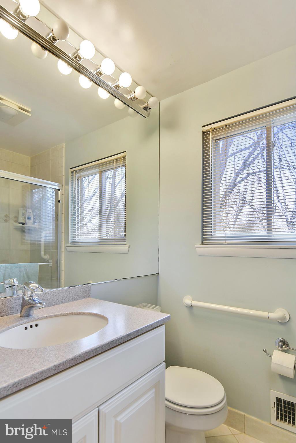 905 Holborn Street Silver Spring, MD 20902 - Photo 18 of 30 Bath (Master)