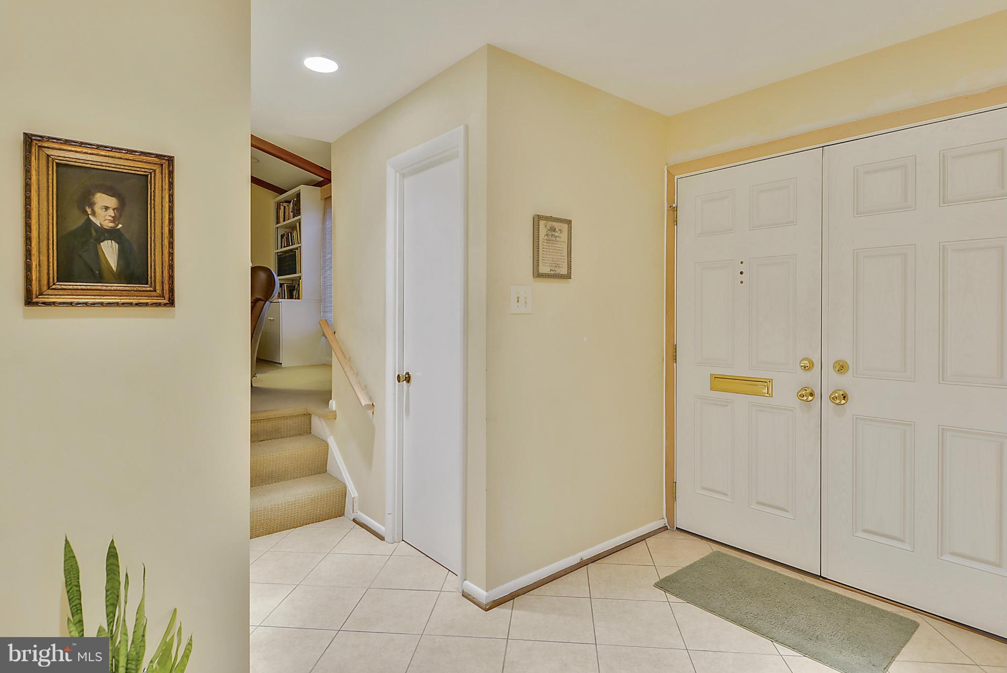 905 Holborn Street Silver Spring, MD 20902 - Photo 3 of 30 Foyer