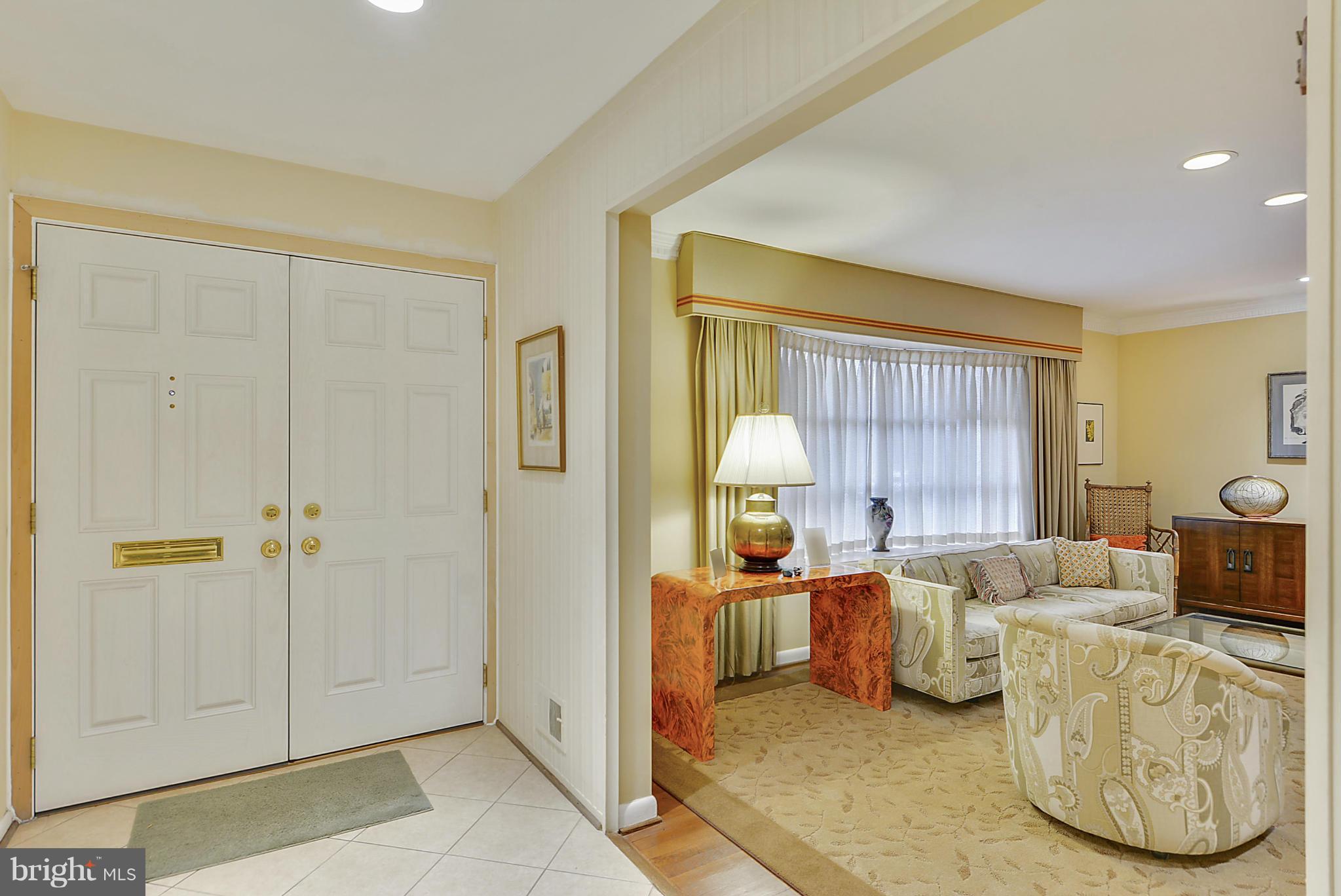 905 Holborn Street Silver Spring, MD 20902 - Photo 4 of 30 Entry Area