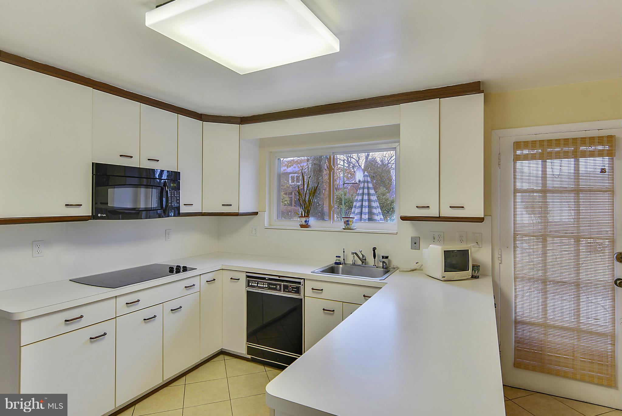 905 Holborn Street Silver Spring, MD 20902 - Photo 9 of 30 Kitchen