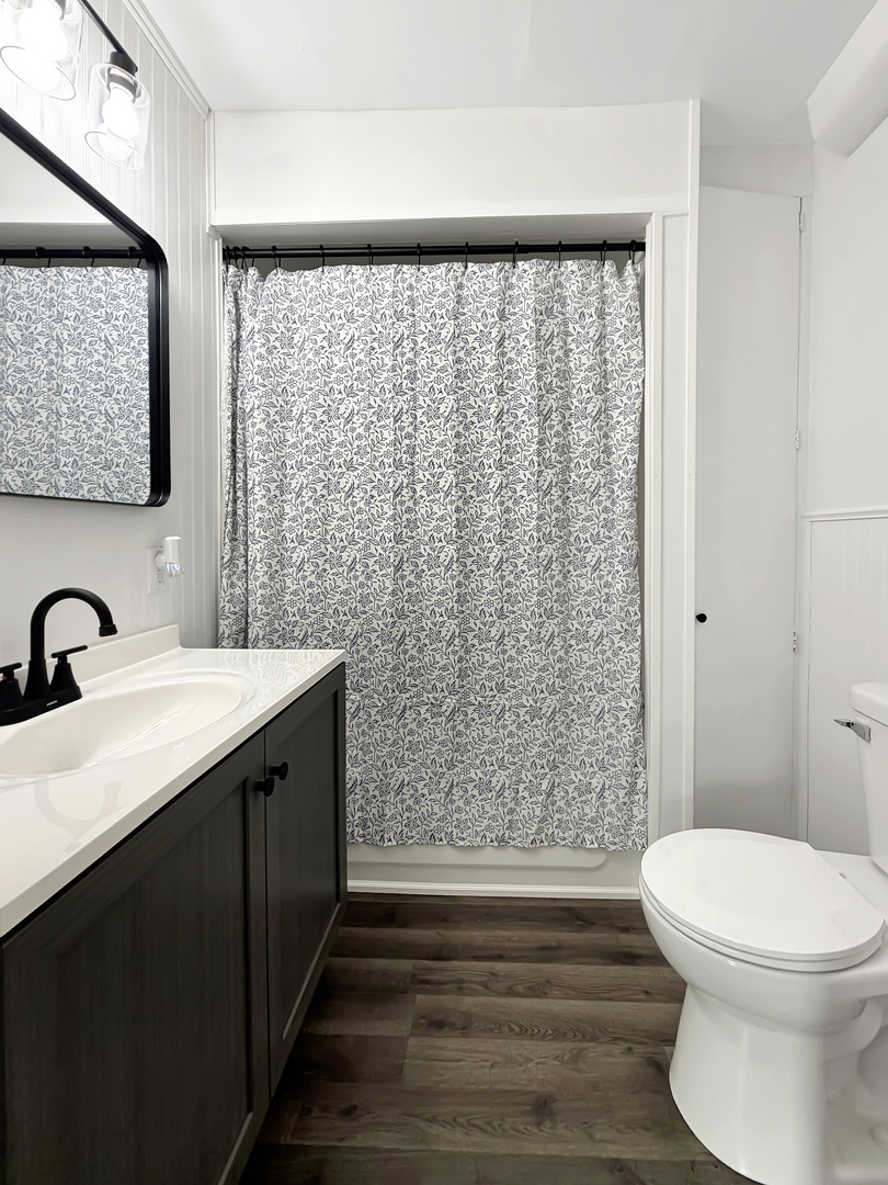 1534 West Fairview Road Freeport, IL 61032 - Photo 13 of 30 a bathroom with a toilet sink and shower